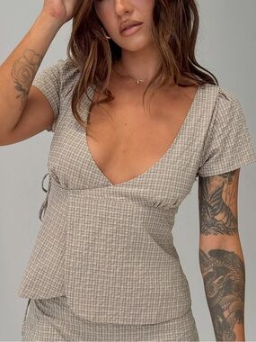 NWT Princess Polly Emmilou Wrap Top Brown Check Size 2